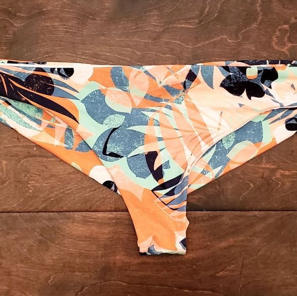 3 Piece Roxy PT Beach Classic Bikini Set - Picture 9 of 13